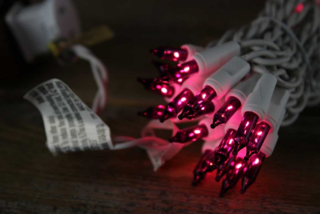 https://cdn.shopify.com/s/files/1/0517/6075/8954/files/how-christmas-lights-twinkle-6-1024x683.jpg