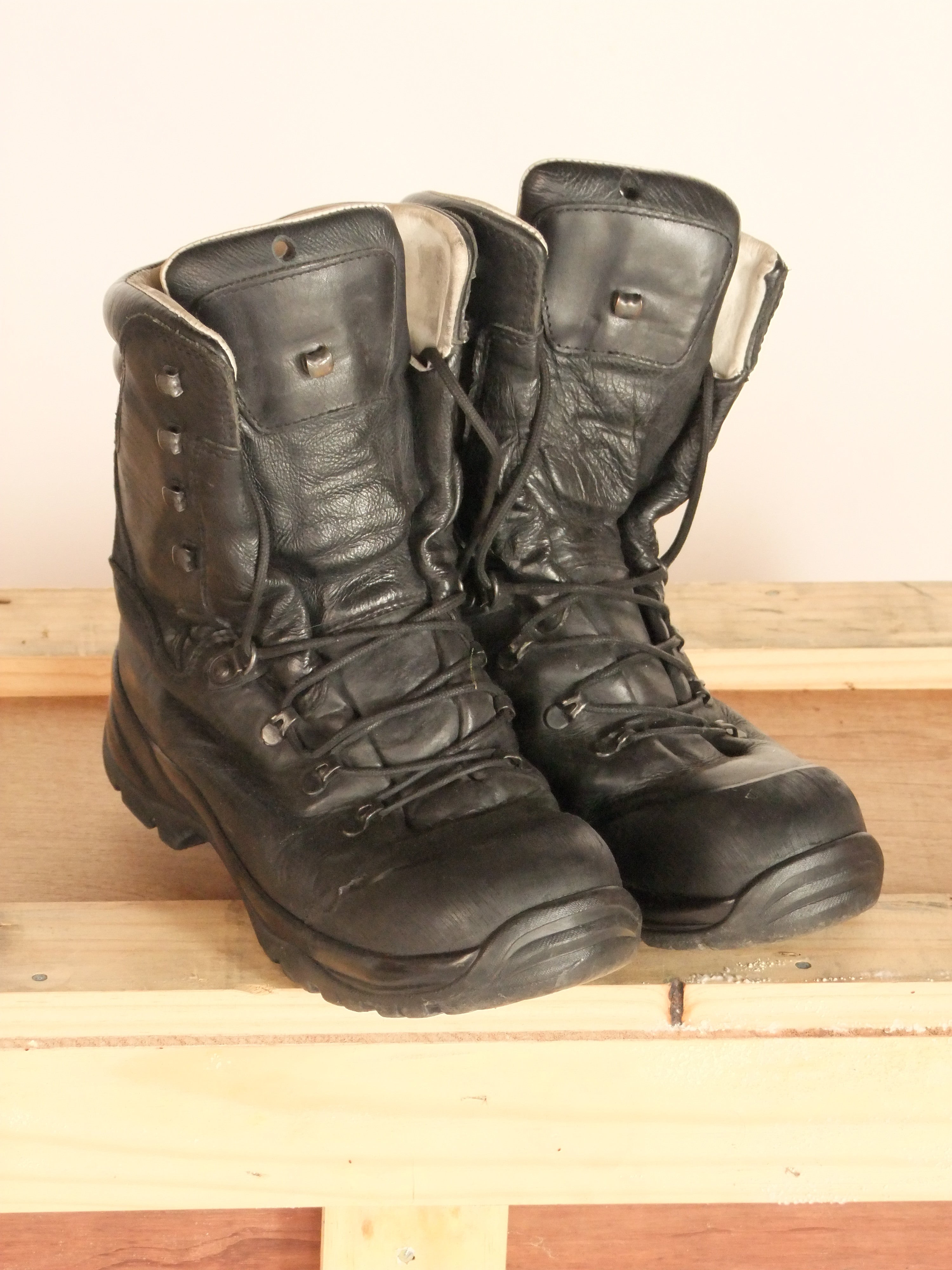 steel toe army boots