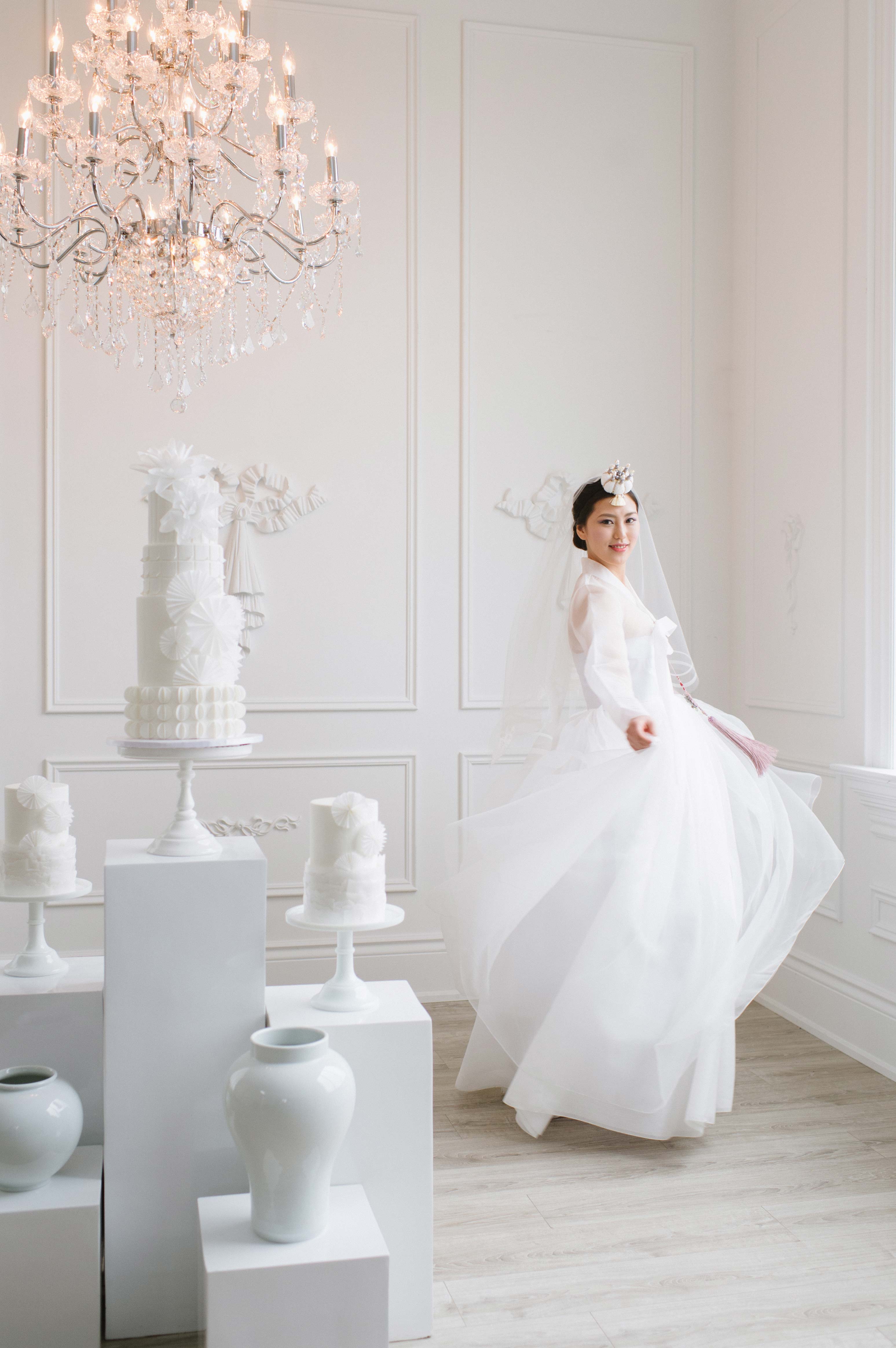 Laura Jayne, poetic pleats, Wedluxe, veil, bride smiling 