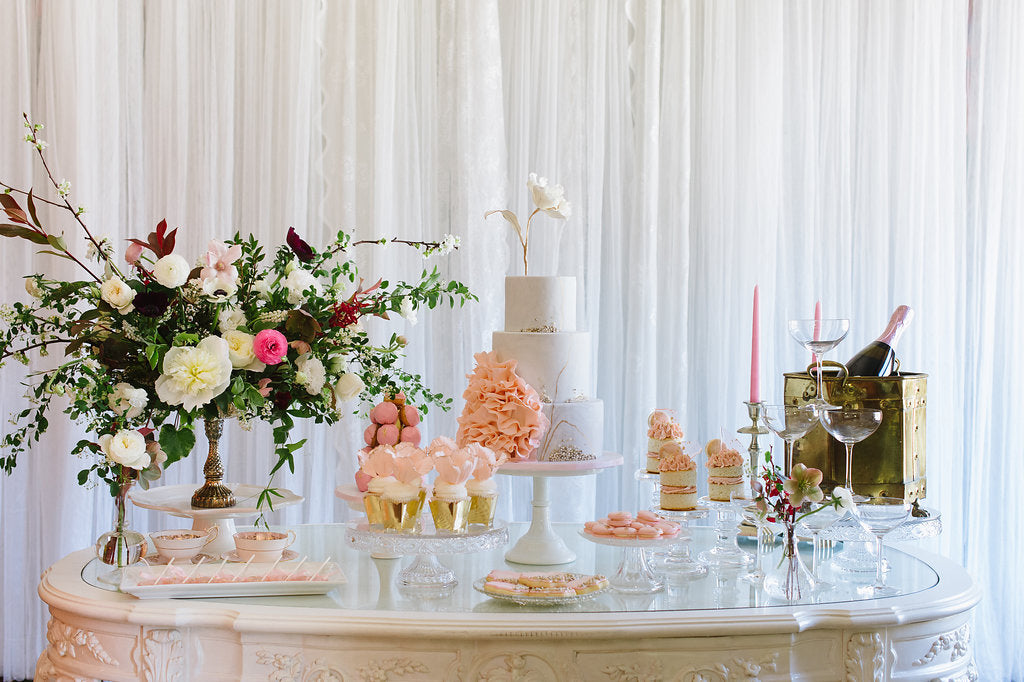 gold and blush wedding desserts