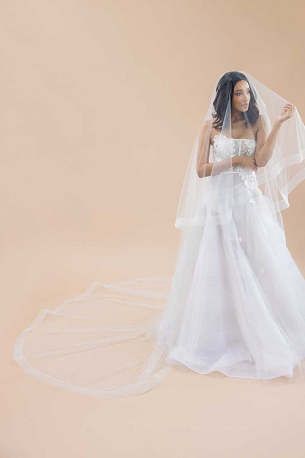 https://cdn.shopify.com/s/files/1/0517/7203/1176/products/V6093-Heather-Cathedral-Veil-Laura-Jayne-Full-2x3_600x.jpg?v=1632538749