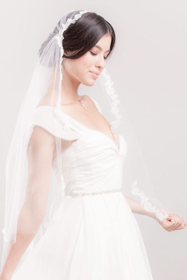 Fingertip Length Mantilla Wedding Veil with Lace Trim, Mid Length Bridal  Veil