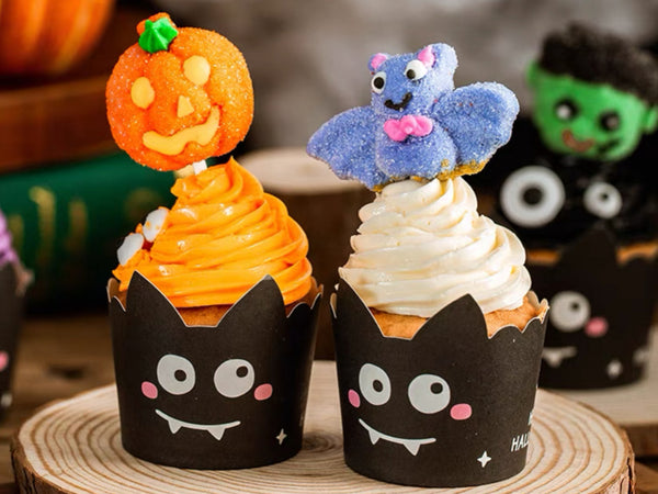 Make handmade Halloween cake trays that can be sold