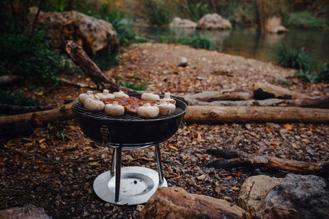 Asador portátil en el bosque