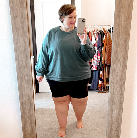 madewell balloon sleeve plus size sweatshirts in evergreen try on with one real momma