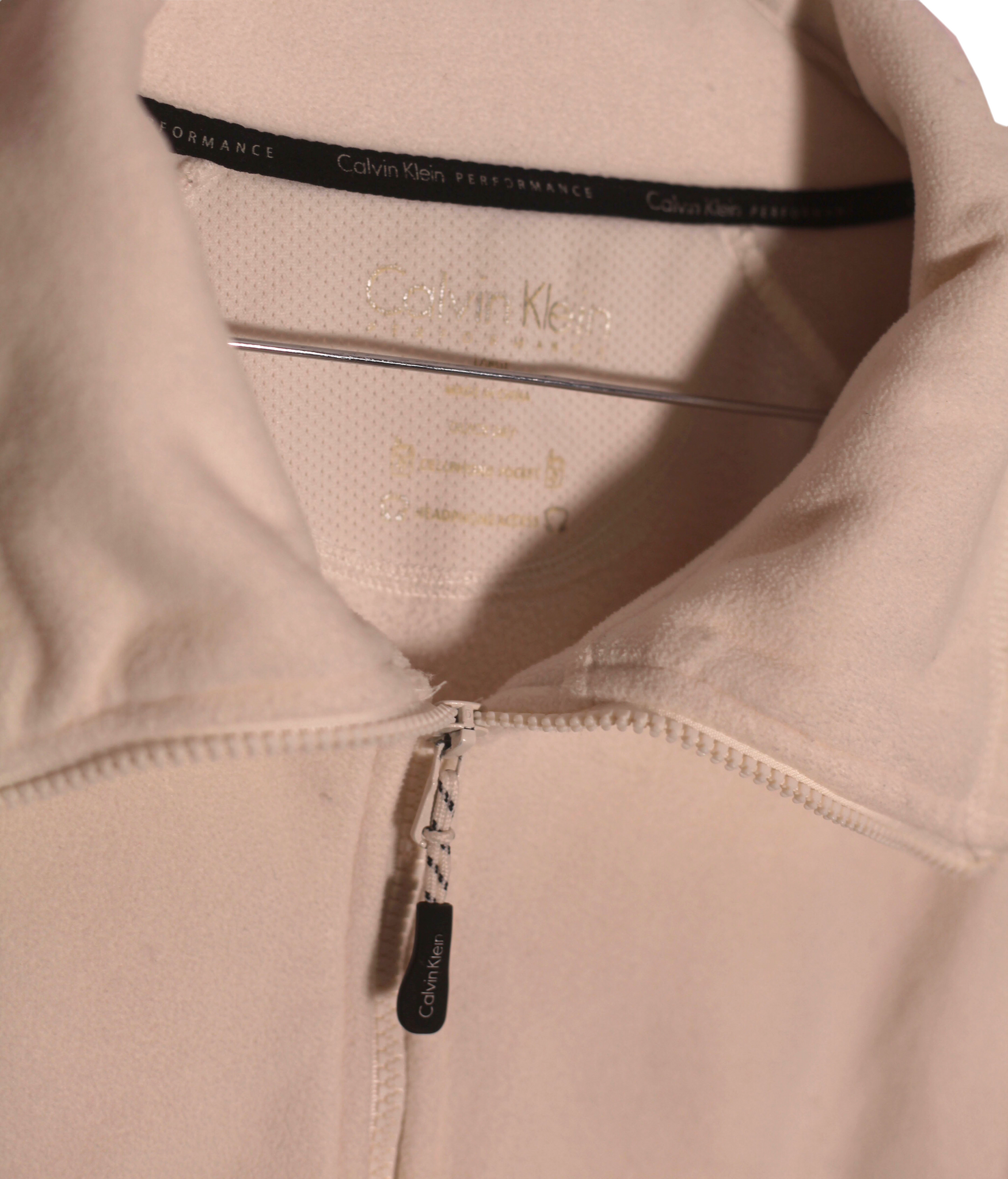 White Calvin Klein Sweater Size: (M/L) – VECCHiO
