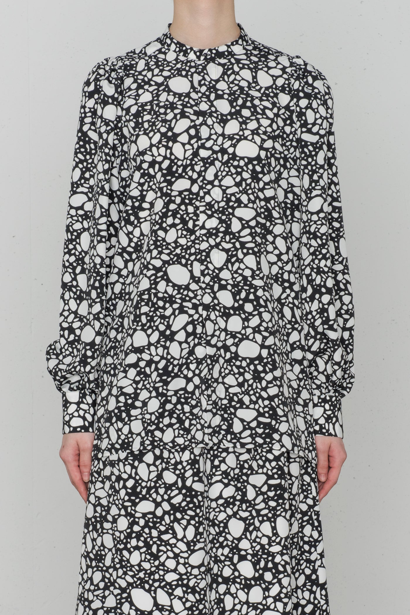 アウター HYKE PEBBLE PRINTED DRESS BLACK 2 www.doctorfit.com.br