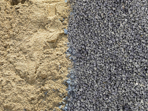 Crushed sand versus River Sand picture in comparision on the Ongrid.Design blog post