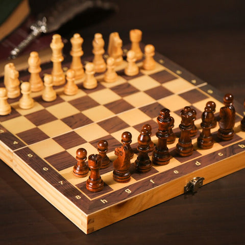 jeu d'échec et échiquier en bois