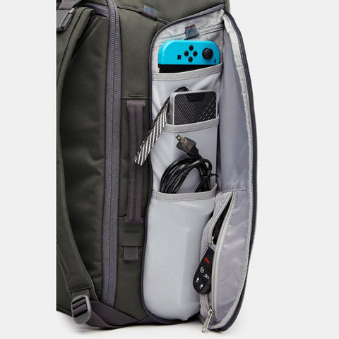 oxygen 45 backpack with charging ports