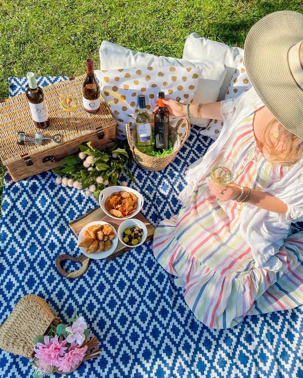 Best Picnic Blankets in Australia 2023