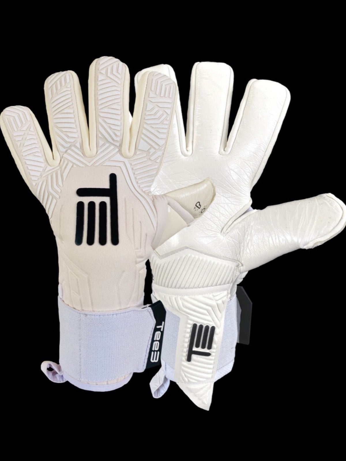 tee 3 goalkeeper gloves