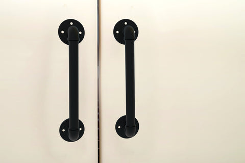 Pipeline door handles made from pipe