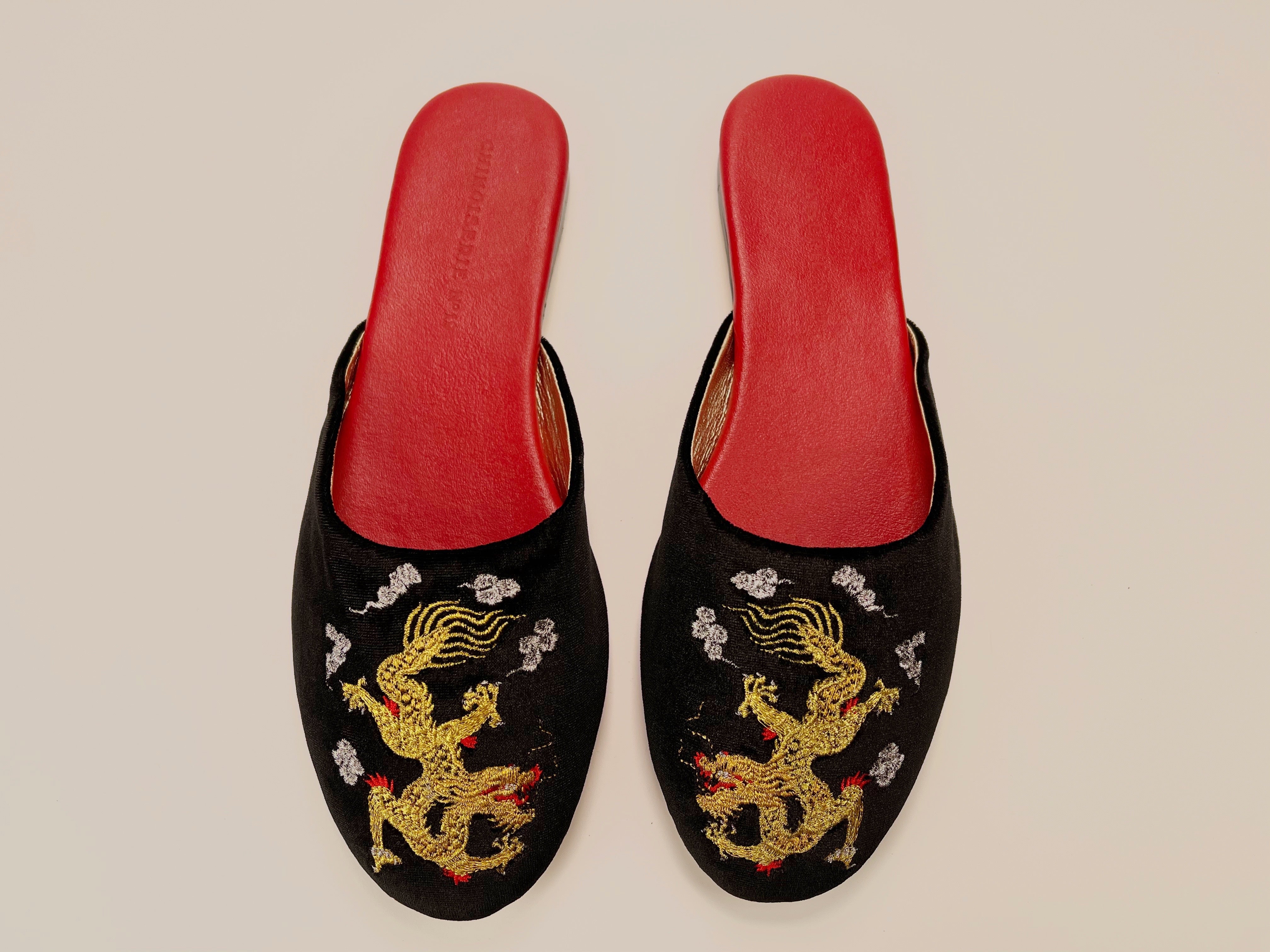 Embroidered dragon in red wine velvet mules slippers – Chinoiserie