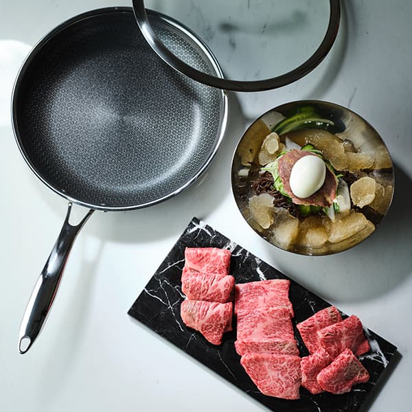 「焼肉 冷麺 ユッチャン。」の別注焼肉＆冷麺セット / 「ヘックスクラッド」のフライパン