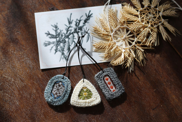 Crochet frame Christmas ornament