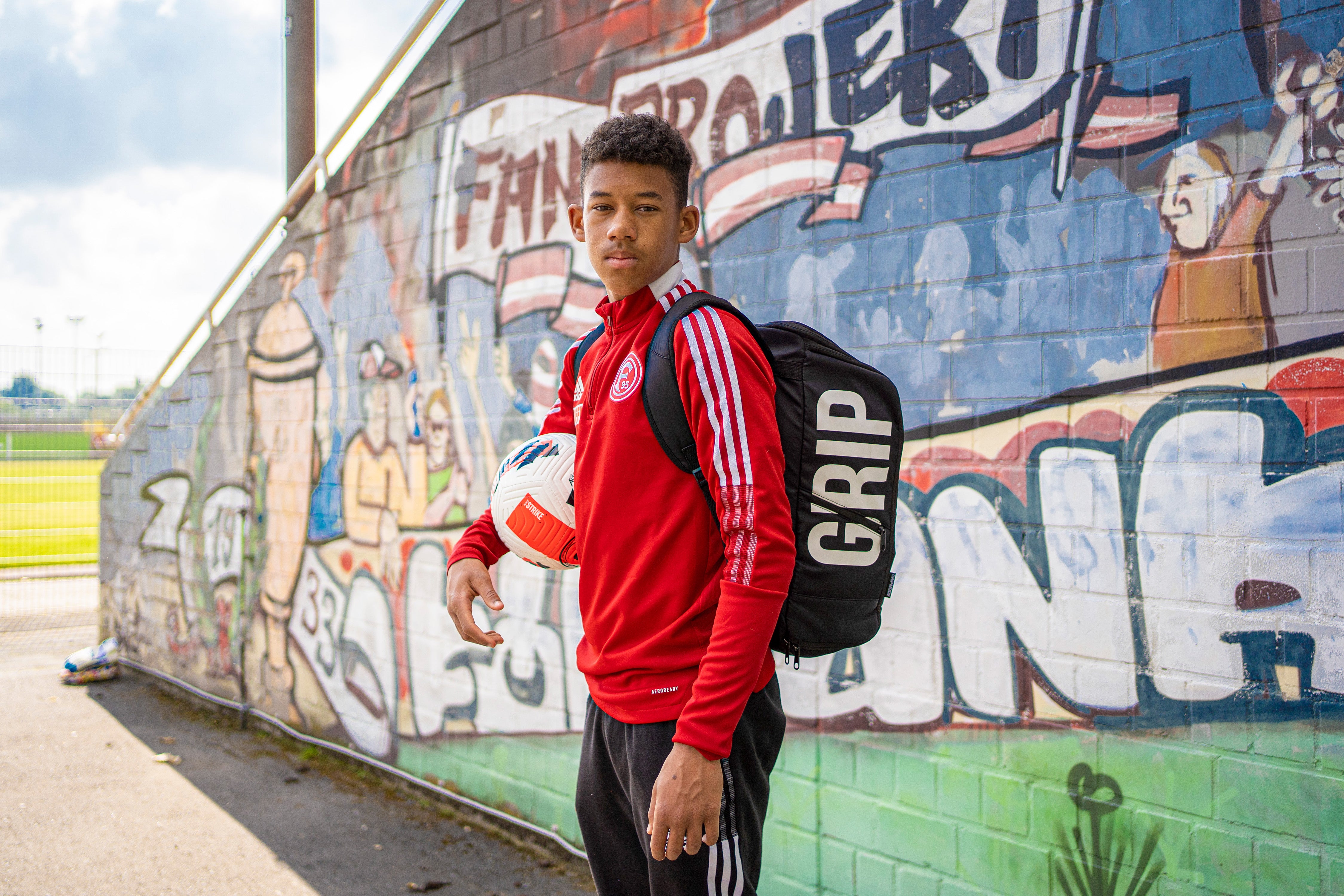 Der Gripmode Backpack sorgt bei Simeon Rpunkt von Fortuna Düsseldorf für mehr Effizienz im Alltag