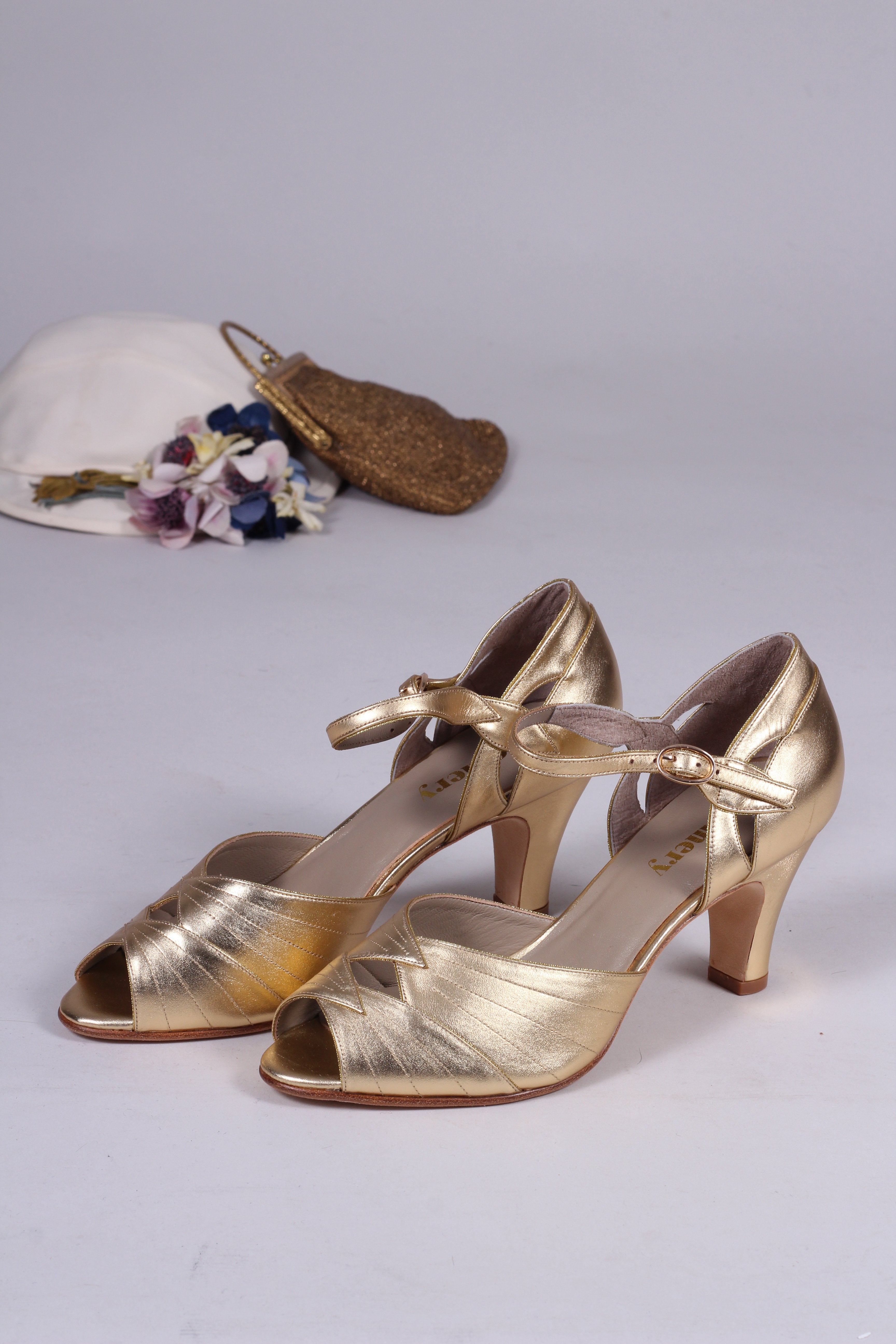 landheer Reizende handelaar het winkelcentrum 30s inspired high heel evening shoes - gold - Susan – memery