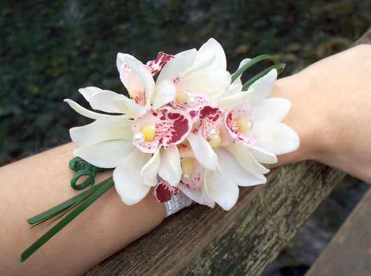 Wrist Corsage Light Pink – The Barn Company