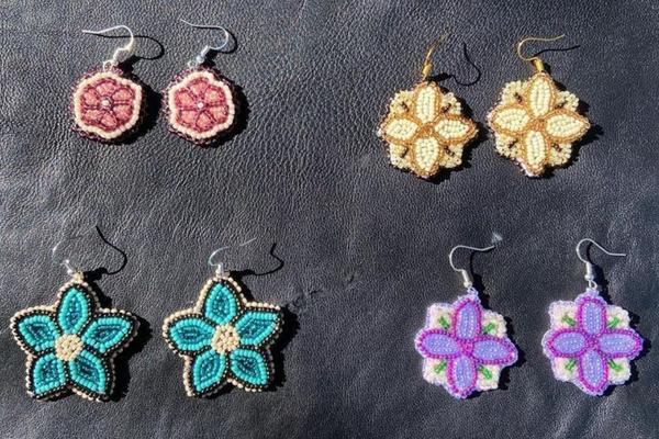 beadedmetis flower beaded earrings