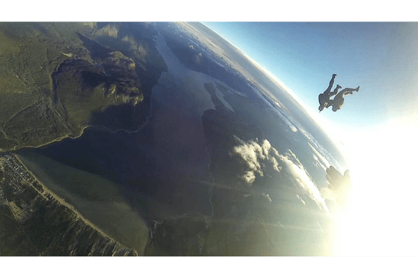 skydivebc skydivers freefalling