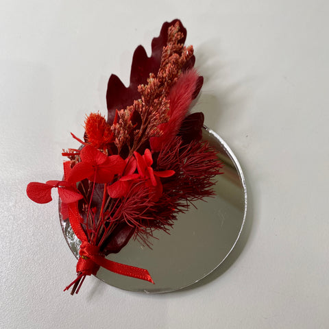 Magnet with red dried flowers