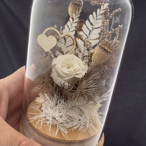 Dried flower dome with neutral colour