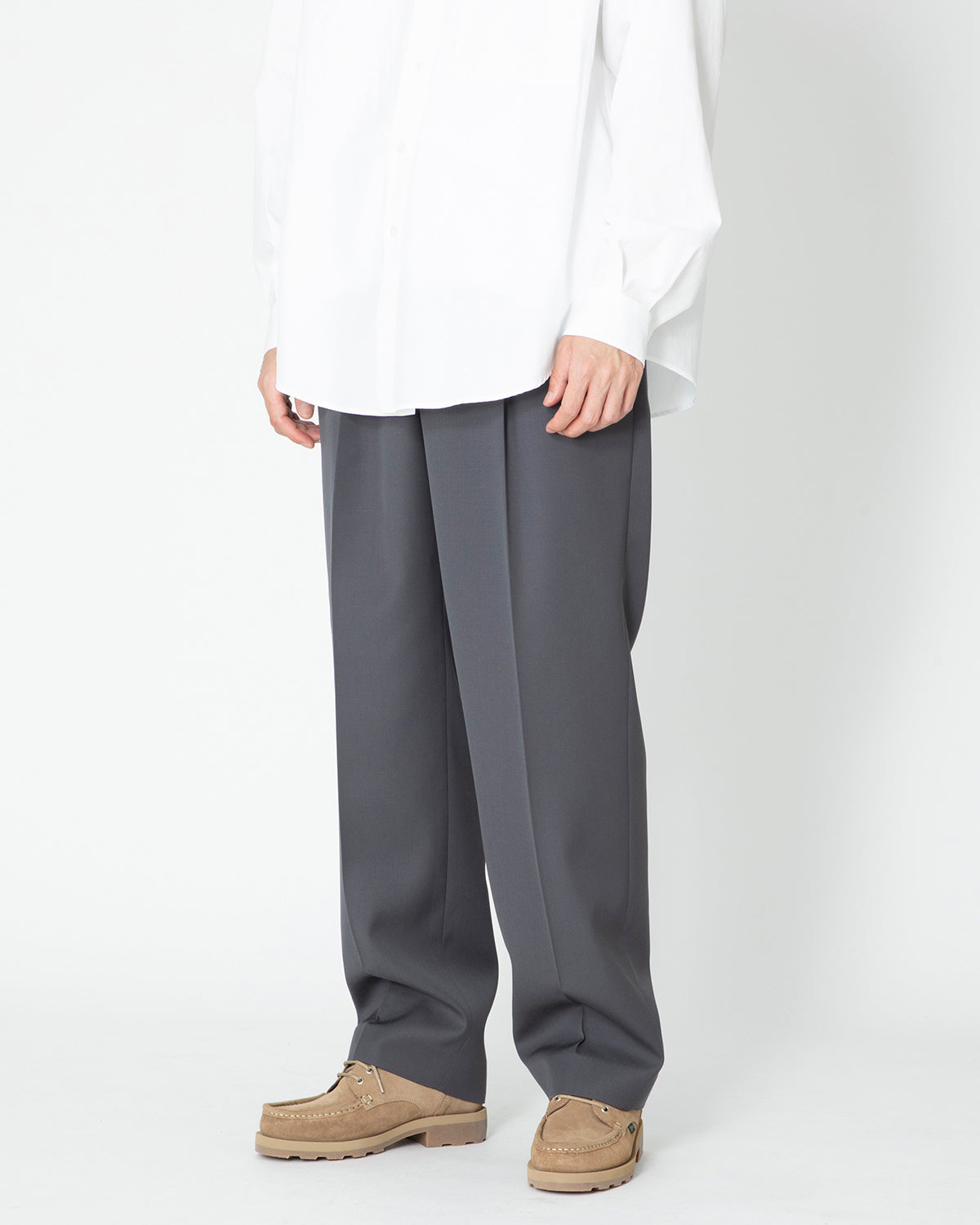 LIGHT WOOL MAX GABARDINE TWO-TUCK SLACKS www.bercom-ks.com