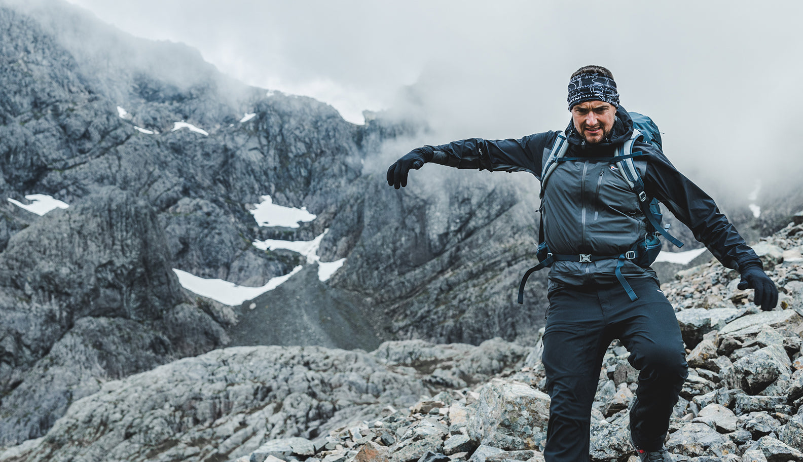 Howard tackling a winter run in the mountains | Montane