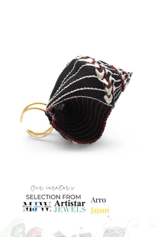 Nana watanabe - Arro - anello conchiglia in tessuto, gioiello contemporaneo