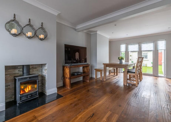 earthy-wood-floors-living-room