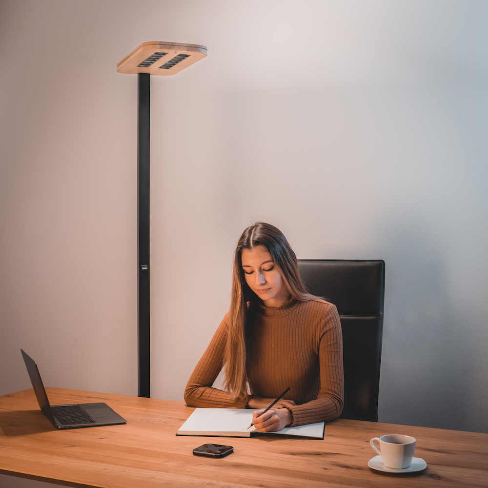 Arbeiten mit Wirklicht Stehlampe