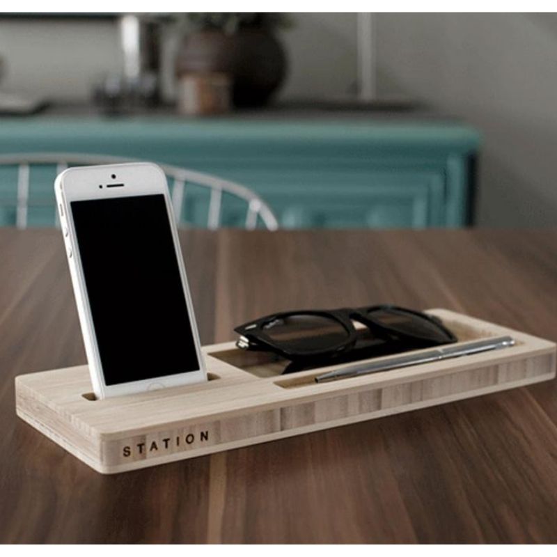 Se Classic Station - iPhone Dock - Til iPhone 14 Pro Max eller mindre hos Wood To You