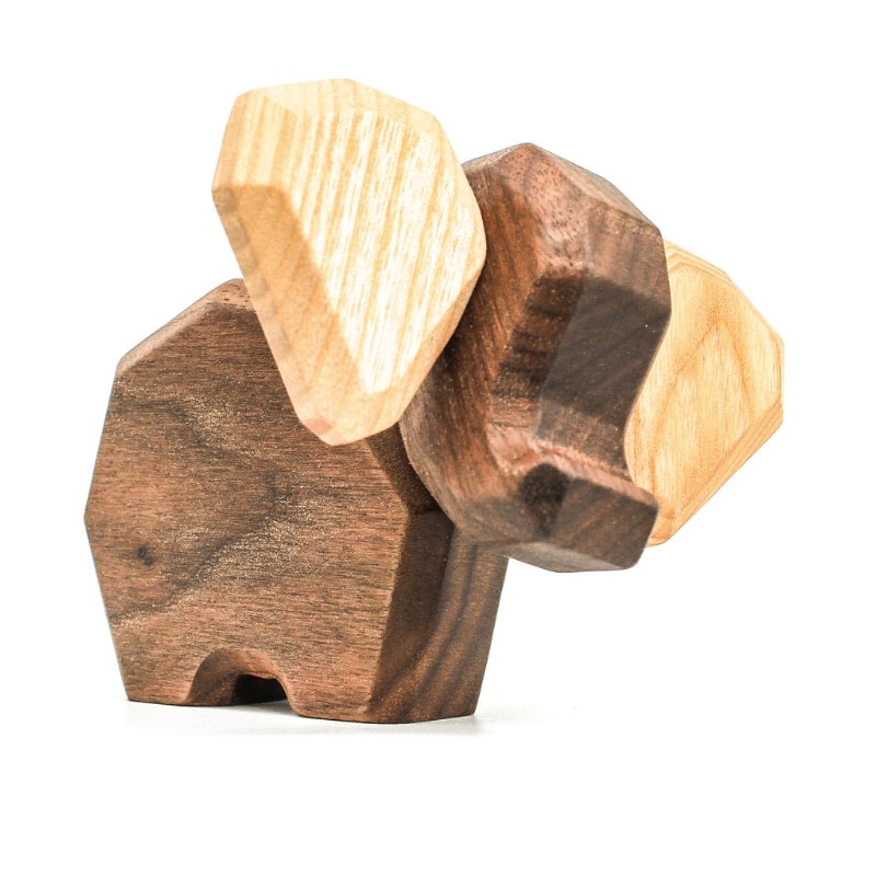 Se FableWood Lille elefant figur i træ med 2 magnetiske dele hos Wood To You