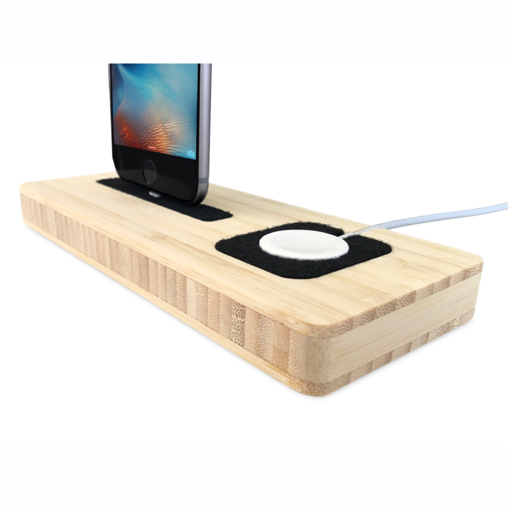 Se iPhone & Apple Watch Station - Bambus (lys) hos Wood To You