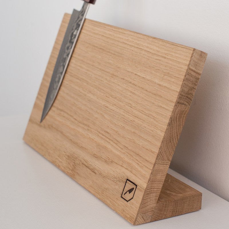 Se Magnetisk knivholder i egetræ 32x9x19 cm hos Wood To You