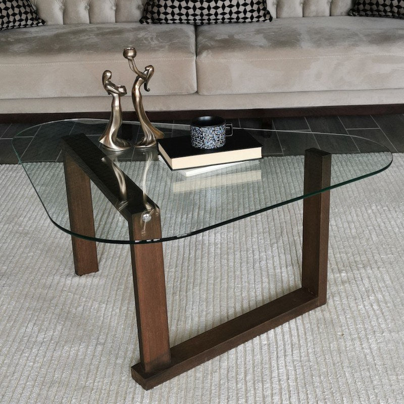 Billede af Trekantet glassofabord med træben 96x81x41 cm