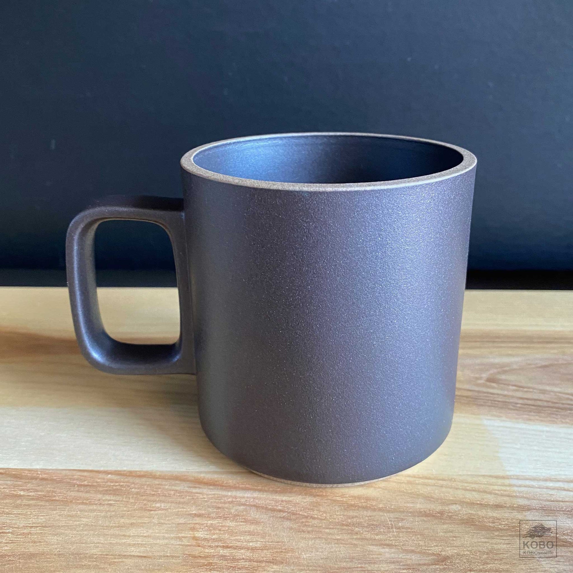 https://cdn.shopify.com/s/files/1/0519/6897/products/hasami-cup-black_2000x.jpg?v=1612715146