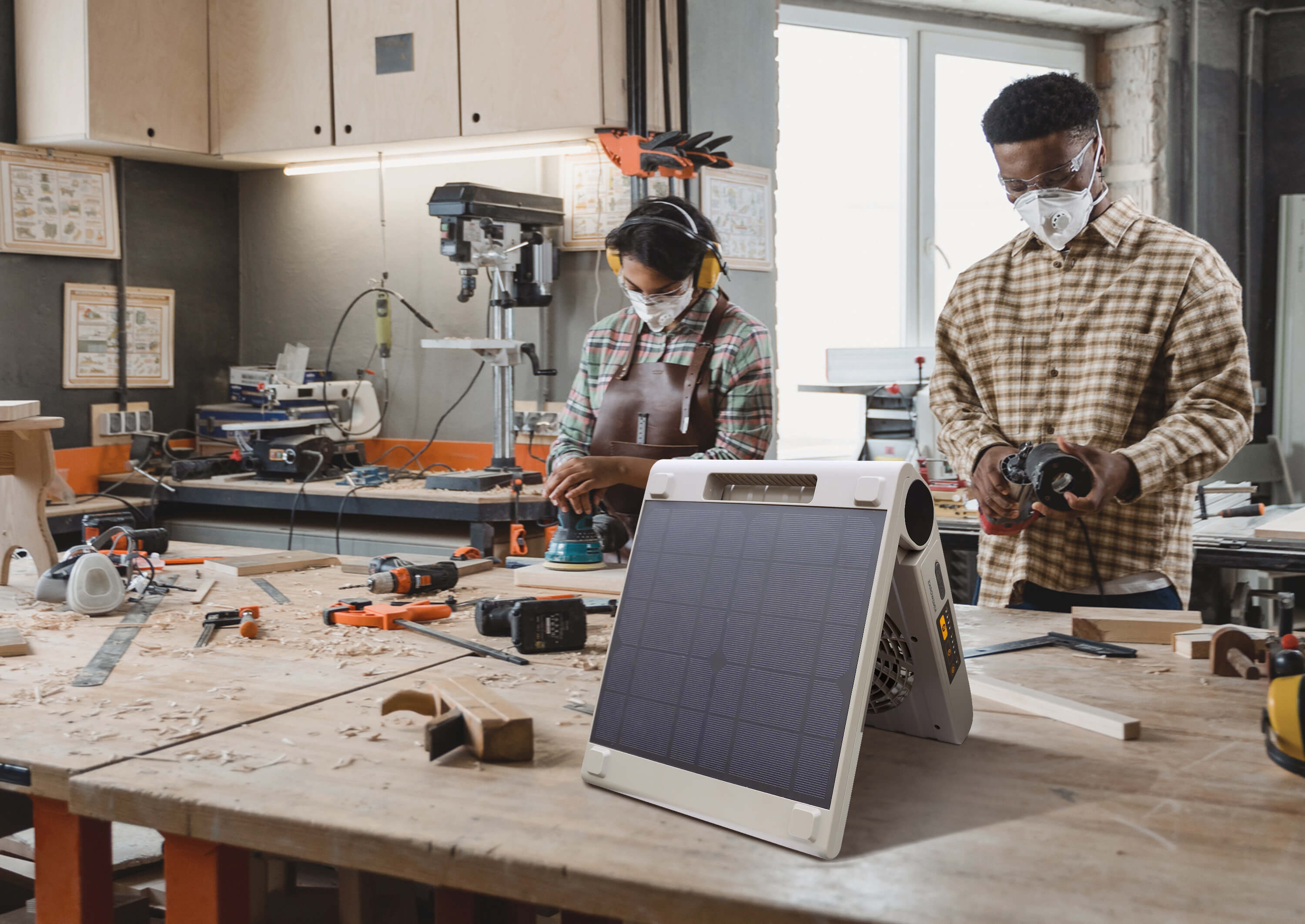 Indoor solar fans are suitable for workshop scenes