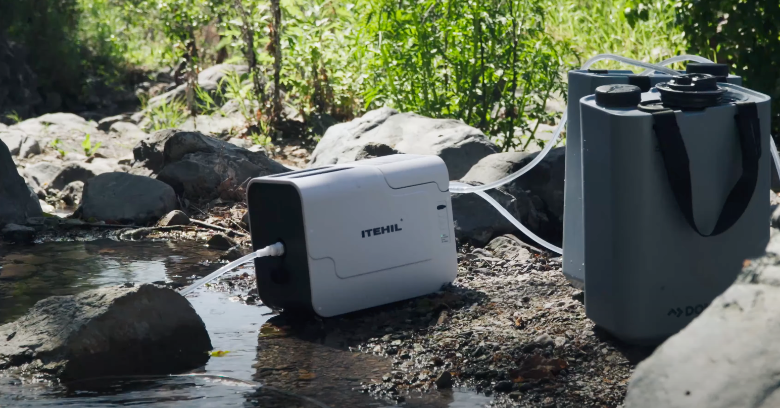 Outdoor water filter filters stream water