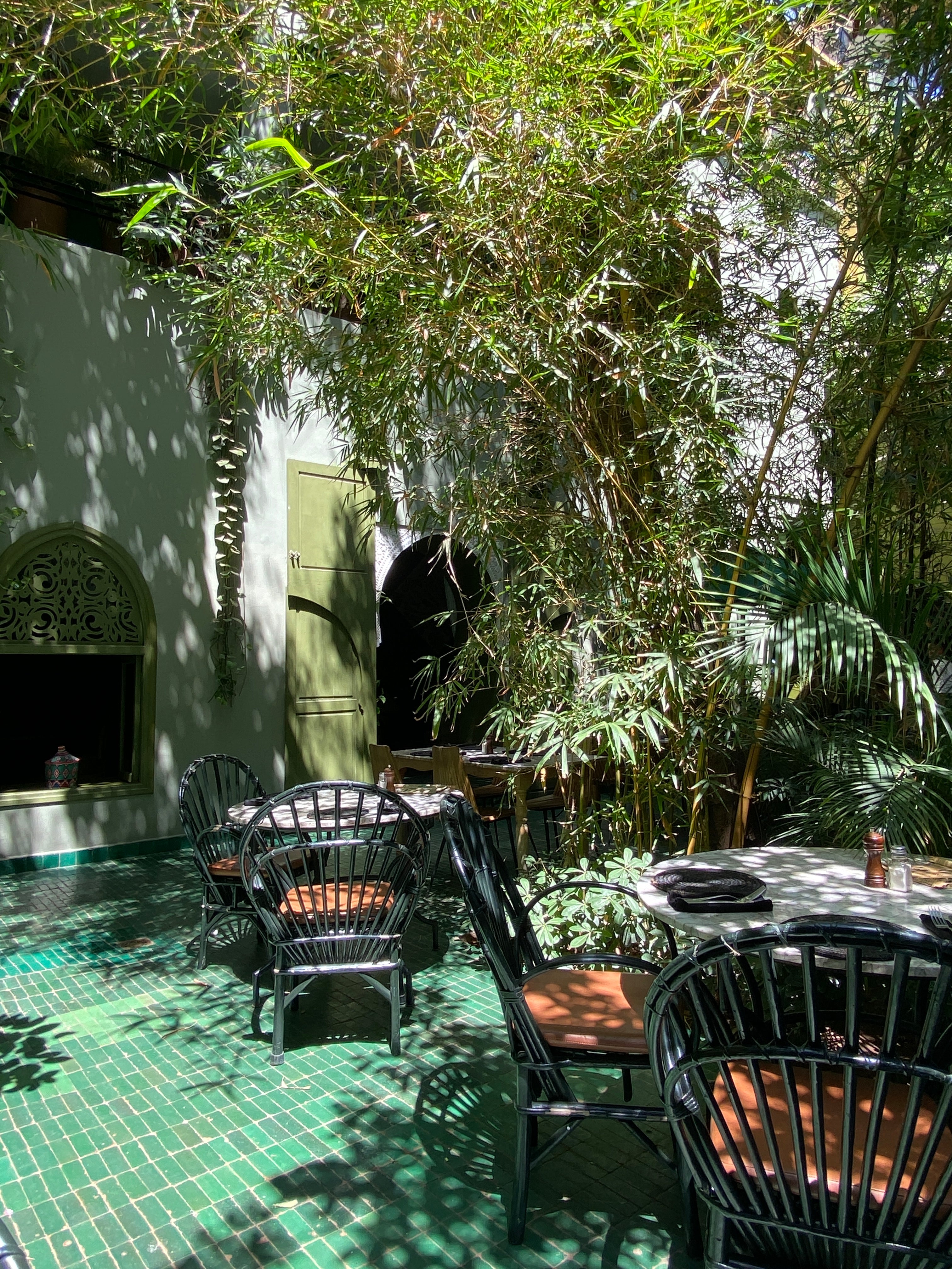 Popular Marrakech restaurant, le Jardin, located in the Medina. The restaurant is designed in green Moroccan tile from top to bottom.