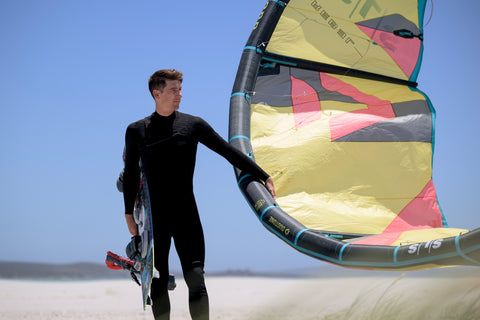 Verwachting Arbeid maat Wetsuit Showdown: Which is Better for Your Water Adventure - Kitesurfing or  Scuba Diving? | 321Kiteboarding & Watersports