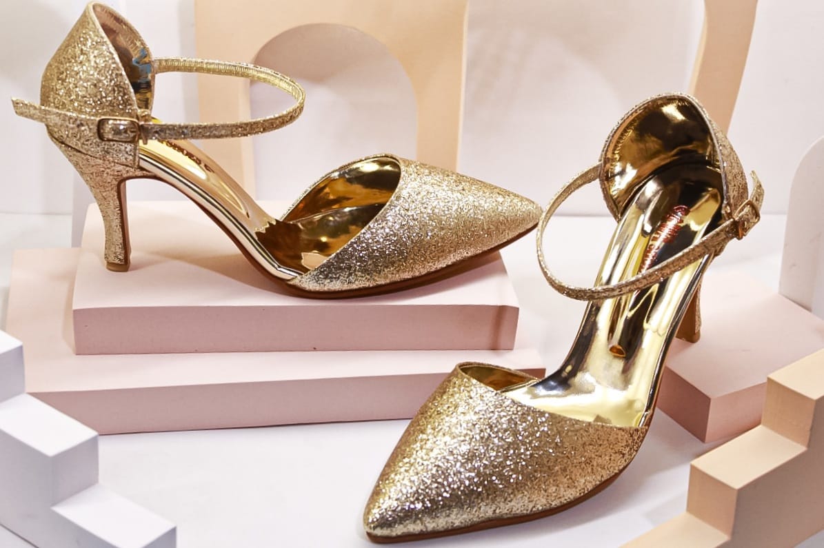 1,232 Likes, 4 Comments - insta_di_queen (@classy_dp_for_girl) on  Instagram: “awwww” | Bridal sandals heels, Heels, Bride heels