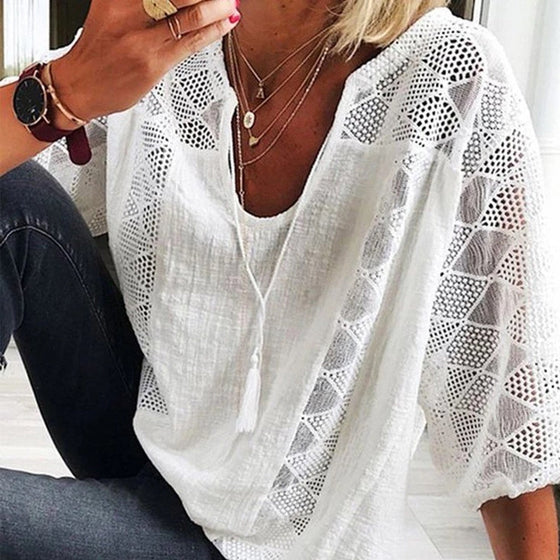 Top with three-quarter sleeves with lace and U-neck