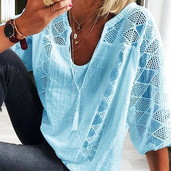 Top with three-quarter sleeves with lace and U-neck