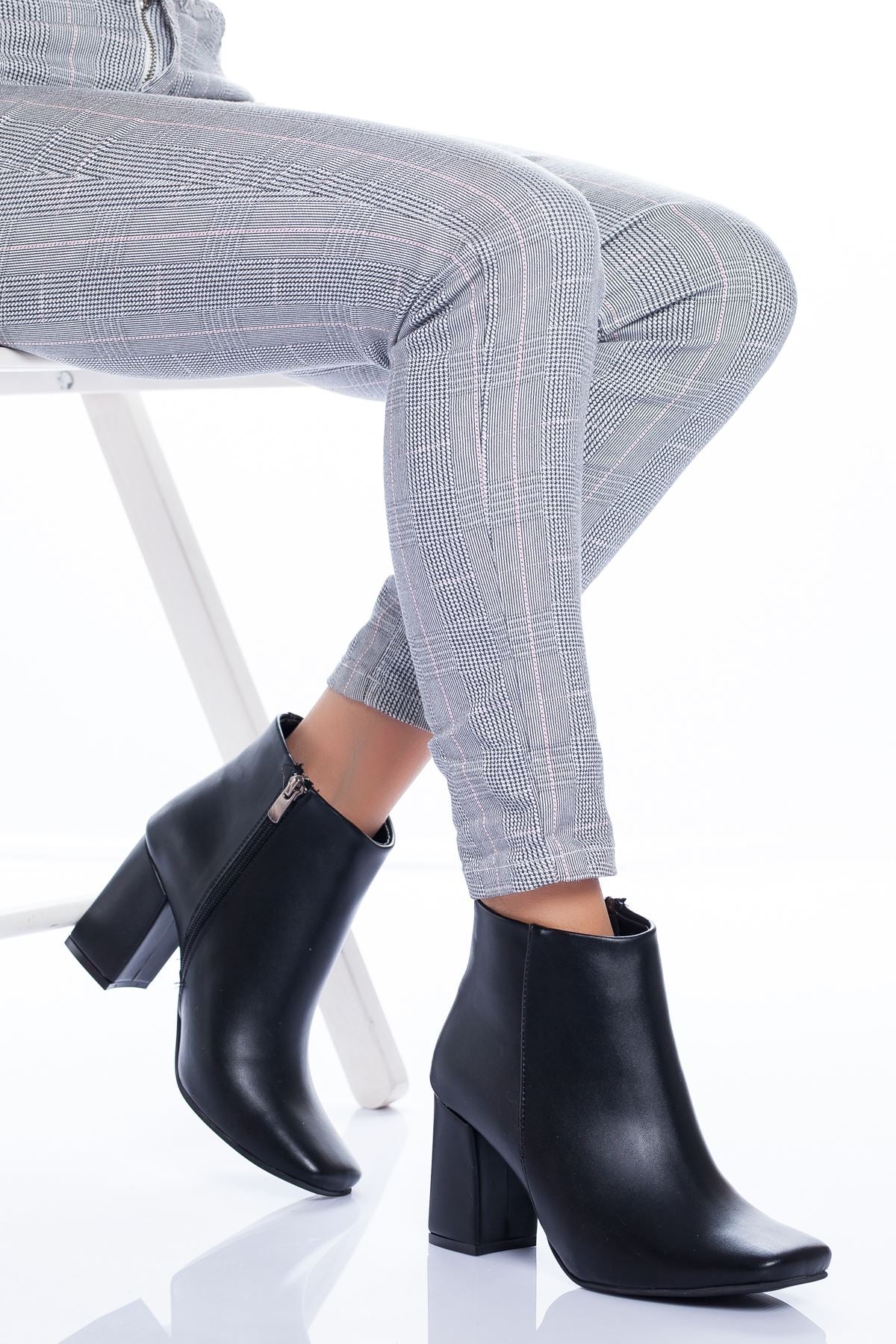 Image of Women's Black Leather Heeled Boots