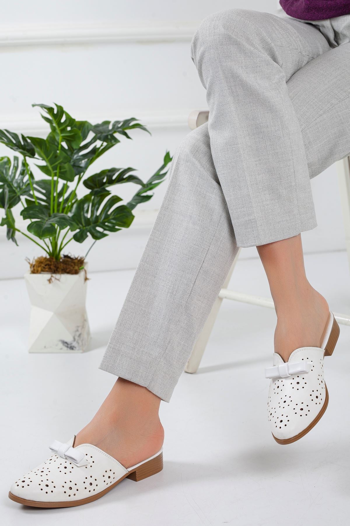 Image of Women's White Casual Slippers
