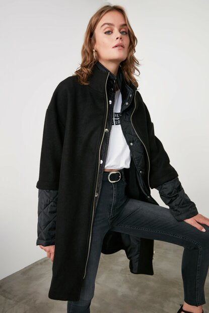 Image of Women's Zipped Black Coat