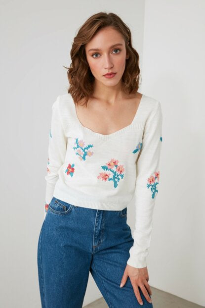 Image of Women's Embroidered Ecru Tricot Sweater