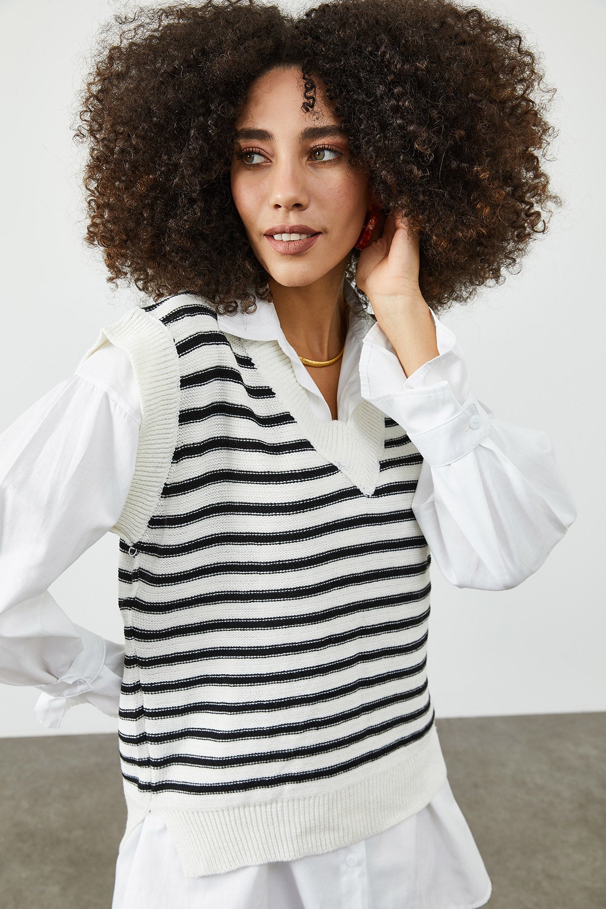 Image of Women's Striped White Sleeveless Sweater